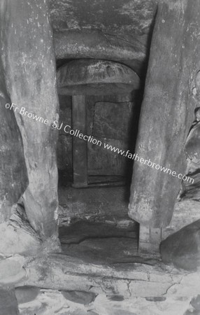 NEWGRANGE INTERIOR  EASTERN CHAMBER WITH BOWLS